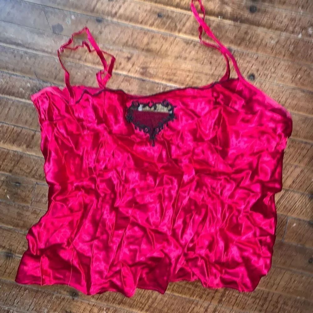 Victoria’s Secret gold label vintage silky red black heart M cami